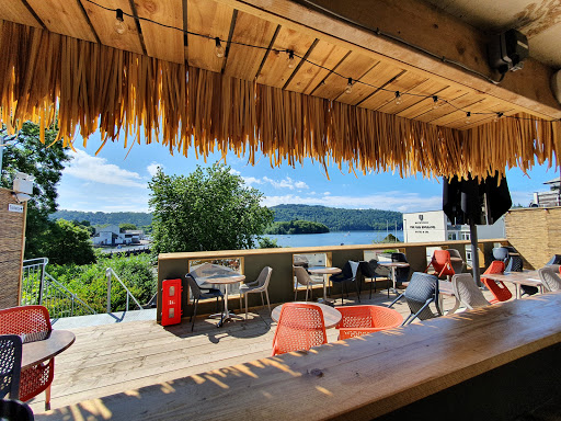 Lake View Garden Bar